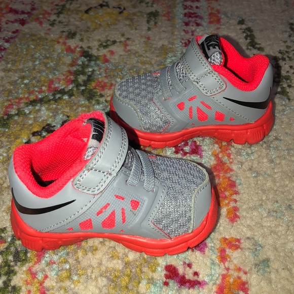 Nike infant sneakers - Picture 2 of 4